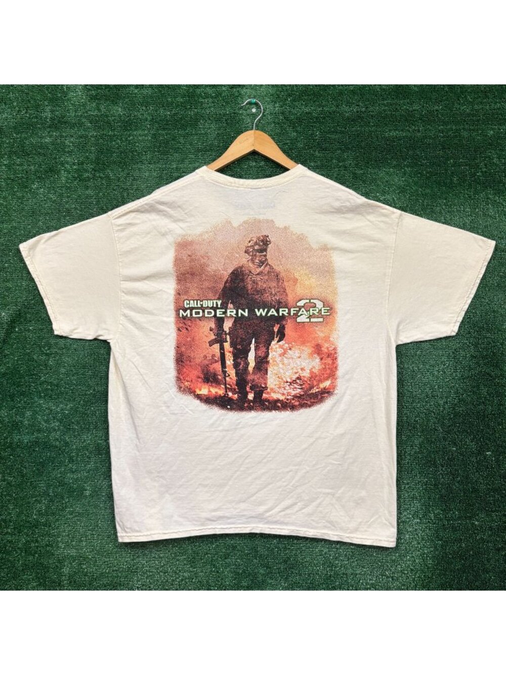 Call of Duty Modern Warfare 2 Video Game Poster T-Shirt Size Extra Large